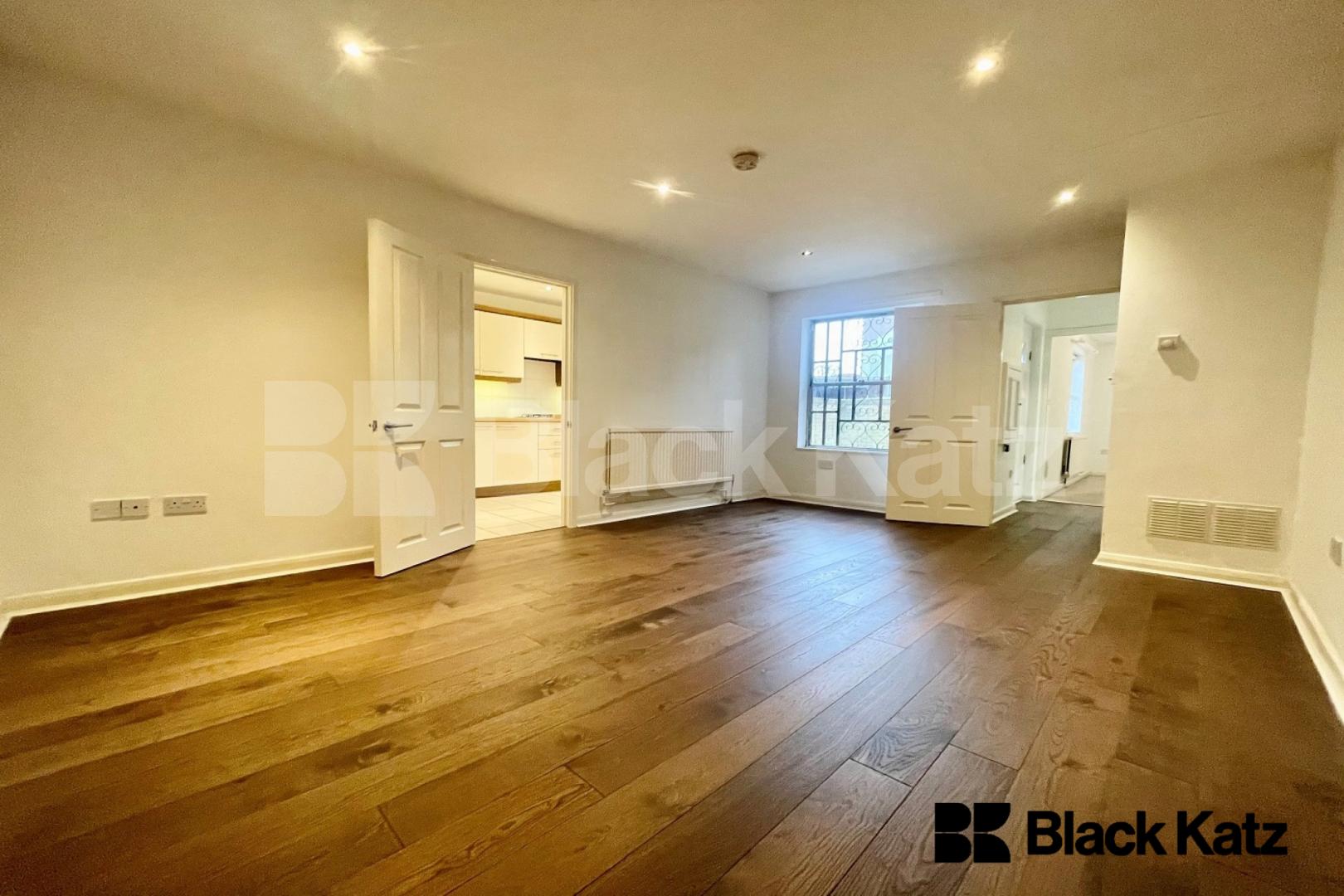 Superb location with charming patio garden  McCoid Way , Borough 